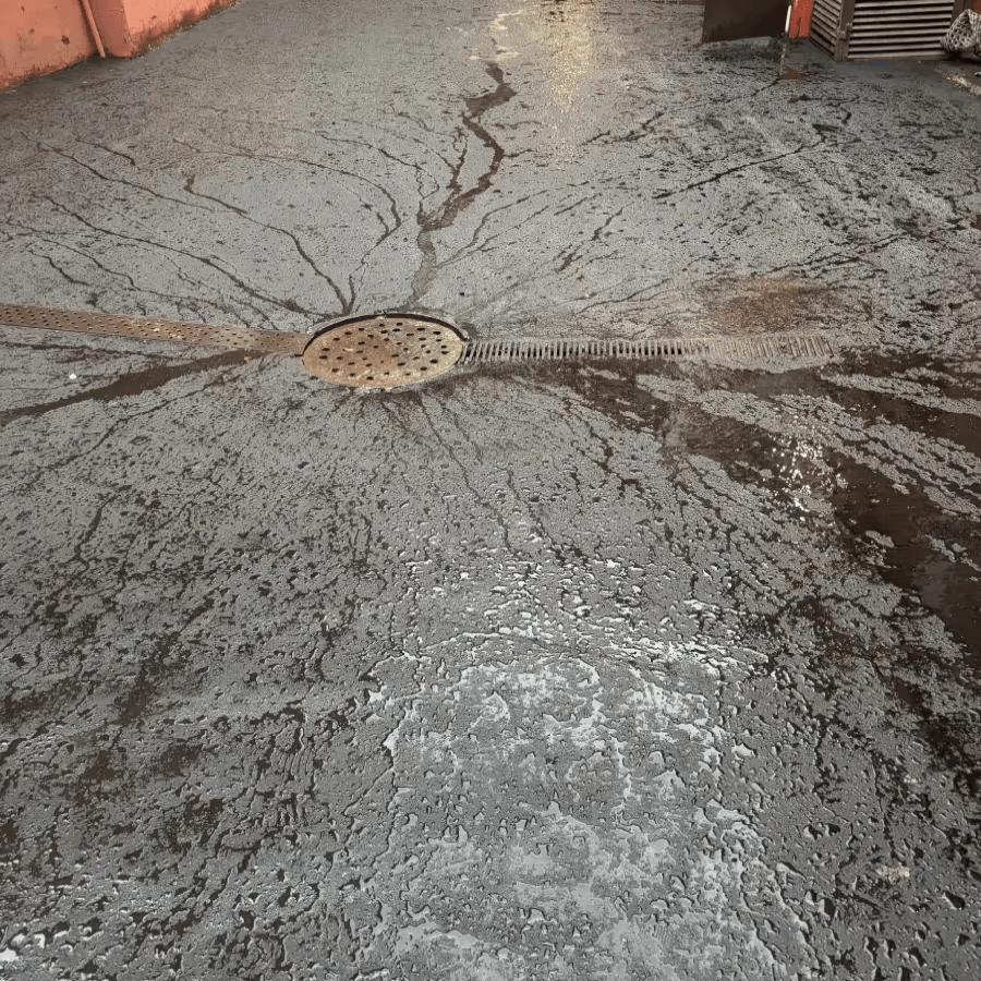 Асфальтирование у «Сандуновских бань» в Москве